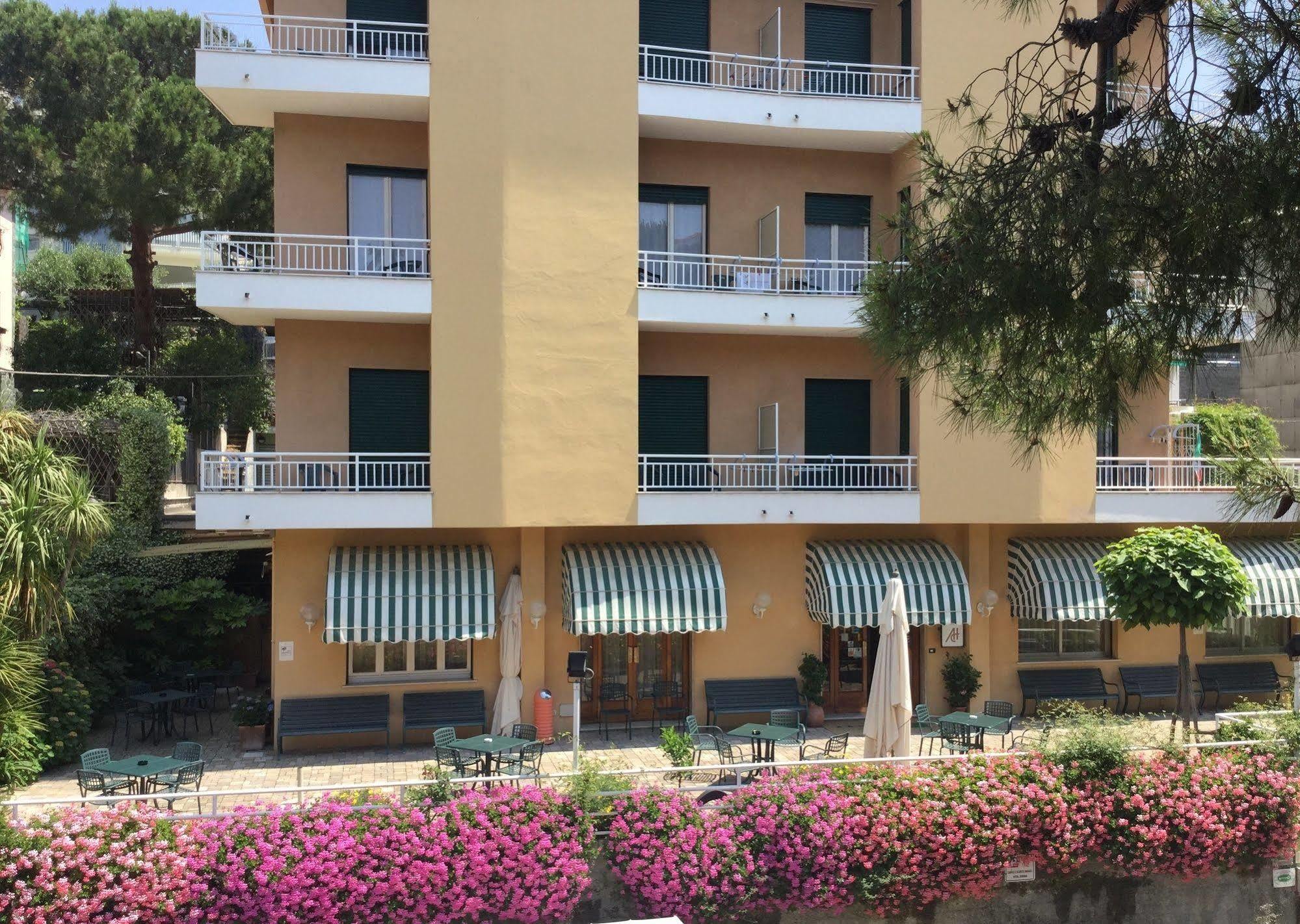 Albergo Adriana Celle Ligure Exterior foto